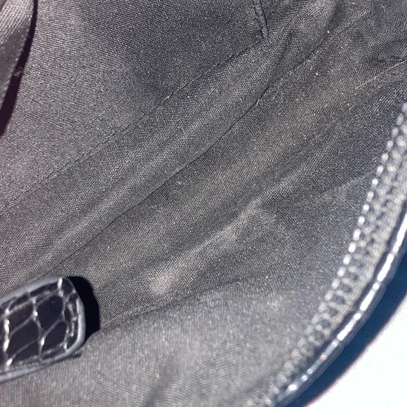 Yves Saint Laurent Black Croc-Embossed Shoulder Bag - Picture 8 of 10